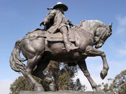 Estatua del capitán Juan Bautista de Anza en el Lago Merced, San Francisco.