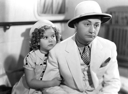 Shirley Temple con el actor Robert Young en la película 'Stowaway' de 1936. 