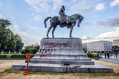 Estatua ecuestre del rey Leopoldo II vandalizada en Bruselas en junio de 2020.