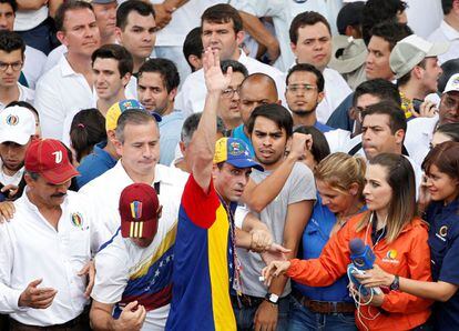 El dirigente opositor y gobernador del estado de Miranda, Henrique Capriles, durante la marcha.