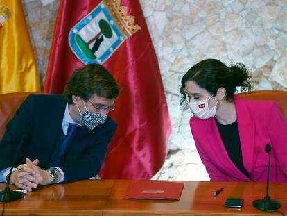 La presidenta de Madrid, Isabel Díaz Ayuso, y el alcalde de la capital, José Luis Martínez-Almeida, este lunes.