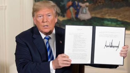 Fotografía de archivo del pasado mayo de Trump tras firmar un memorando para romper el pacto nuclear con Irán.