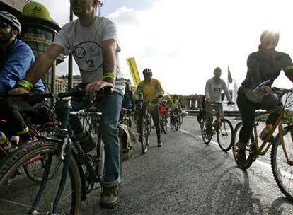 Manifestación de ciclistas en el centro de Madrid en octubre de 2007.