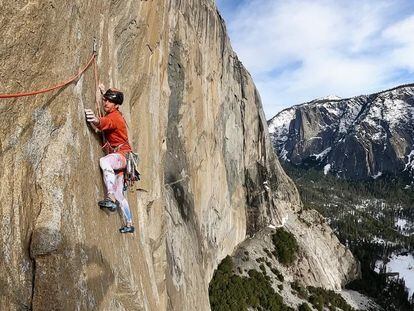 Seb Berthe en el Dawn Wall, en el largo clave (9 a).