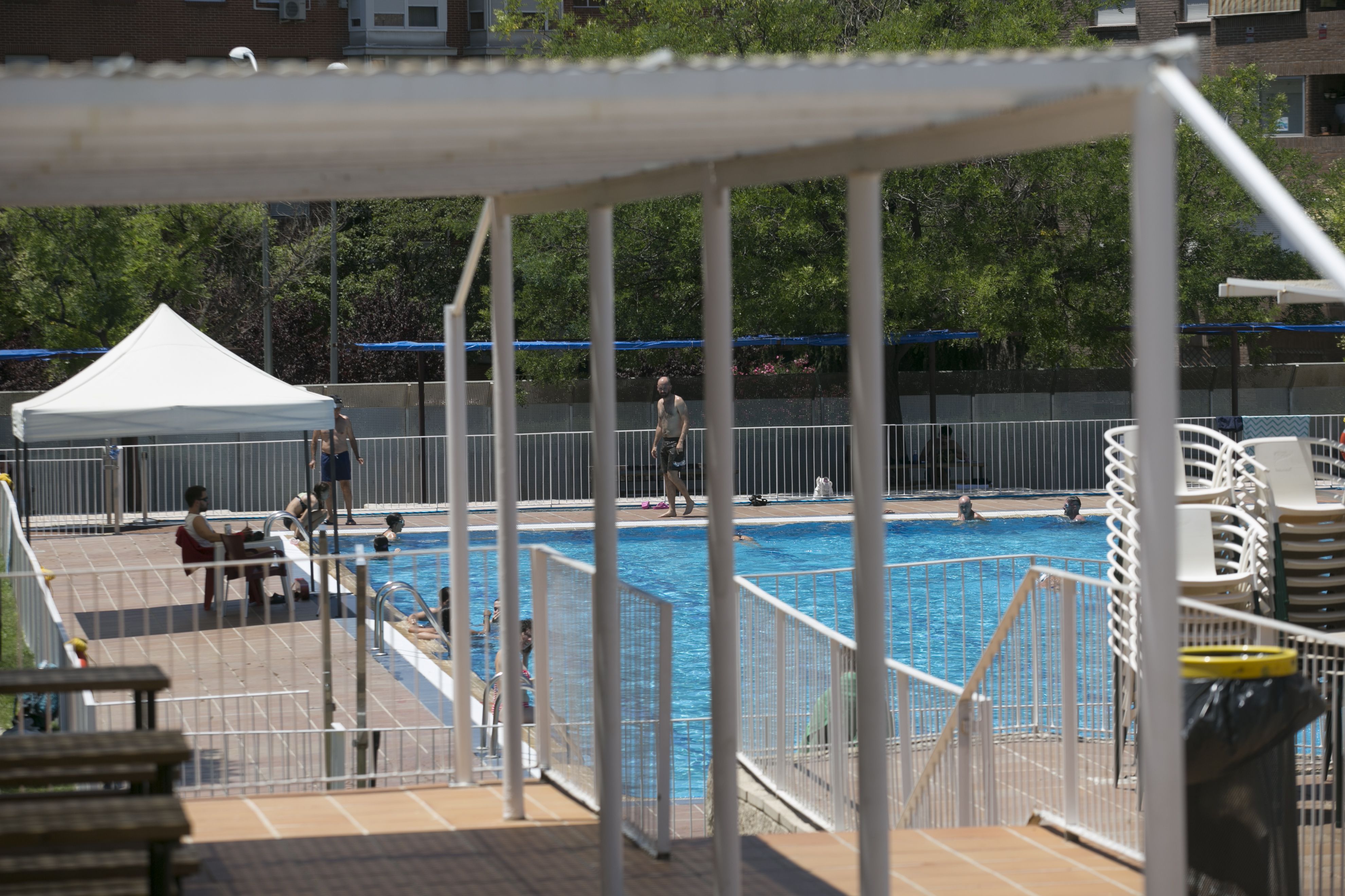 Vista de una de las piletas de la piscina de Peñuelas, en el distrito de Arganzuela (Madrid), el verano pasado.