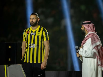 Karim Benzema, durante su presentación como nuevo delantero del Al-Ittihad de la Liga saudí.