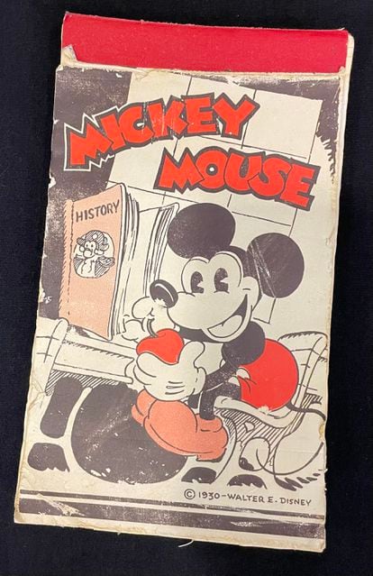 Libreta de 1930 con Mickey Mouse por primera vez como producto de mercadotecnia en Estados Unidos.
