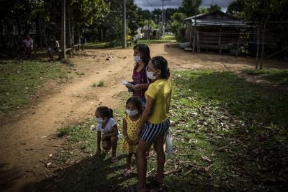 Habitantes de la comunidad Bela Vista do Jaraqui, en la zona rural de Manaos, Amazonas (Brasil).