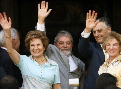 Los presidentes de Portugal y Brasil, Cavaco Silva, a la derecha, y Lula da Silva, con sus esposas, ayer en Río.