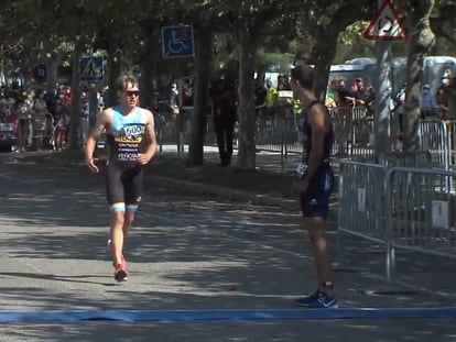Un triatleta madrileño cede el podio a su rival después de que este cometiera un error