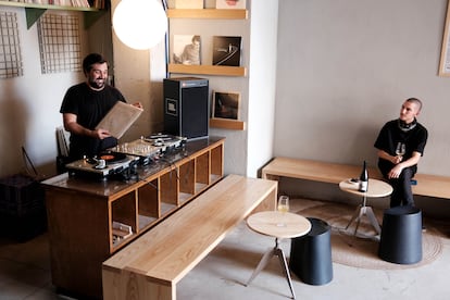 Santi Rigoni, owner of Toma3 and Propper Sound, selects one of his favorite vinyls.