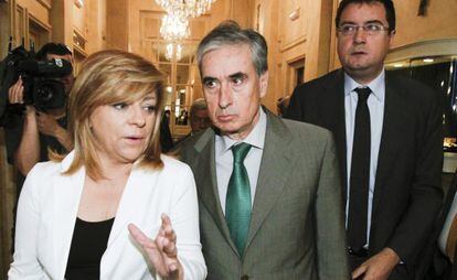 El coordinador de la Conferencia Política del PSOE, Ramón Jáuregui, junto a la vicesecretaria general del PSOE, Elena Valenciano, y el secretario de Organización, Oscar López.