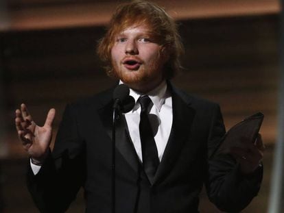 Ed Sheeran, recibe el Grammy como a la Mejor Interpretaci&oacute;n Vocal Pop Solista, por el tema &#039;Thinking Out Loud&#039;.