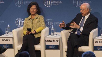 La presidenta de Banco Santander, Ana Botín, y el de BBVA, Francisco González, este miércoles en Bruselas.