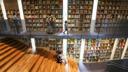Uno de los espacios de la biblioteca infantil de Nakanoshima, en Osaka, obra de Tadao Ando.