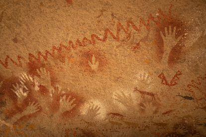 Vista de pinturas rupestres en la Cueva de las Manos, Patrimonio de la Humanidad de la Unesco desde 1999. 
