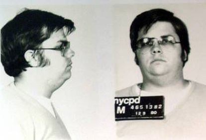 Primera fotografía de la ficha policial de Mark David Chapman, que tenía entonces 25 años.