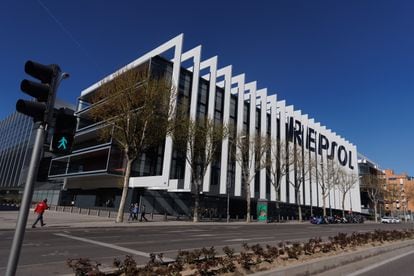 Fachada de la sede de Repsol en Madrid.