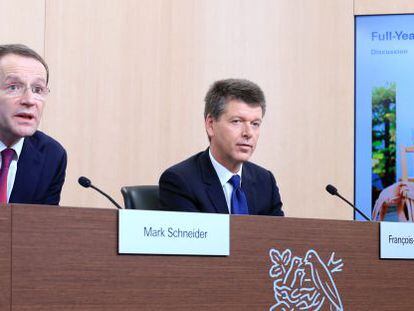 El CEO de Nestl&eacute;, Ulf Mark Schneider (izquierda) y el director financiero, Fran&ccedil;ois-Xavier Roger, ayer.