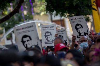 Personas se manifiestan para mostrar su apoyo al empresario Alex Saab en Caracas (Venezuela).