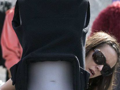 Txell Miras con uno de los modelos de su colección.