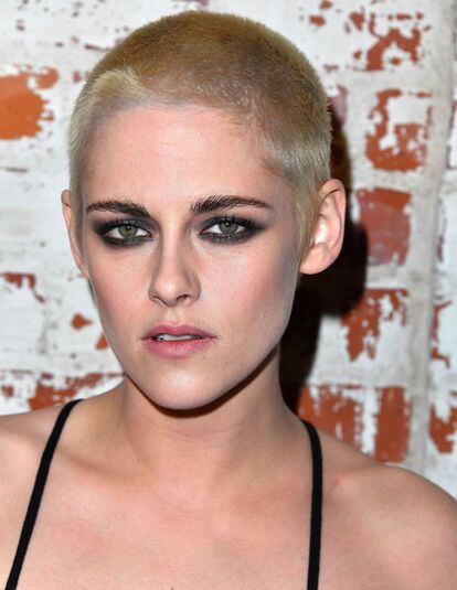 'Bobs', 'pixies'... Kristen Stewart ha probado ya muchos peinados. Esta semana reveló a todos su último cambio de 'look': el pelo al cero y teñido en rubio platino.