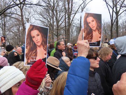 Centenares de fans se han concentrado en Graceland para el servicio memorial por Lisa Marie Presley, fallecida el 12 de enero de 2023.