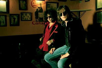 Bunbury, fotografiado junto a Nacho Vegas en 2006. 