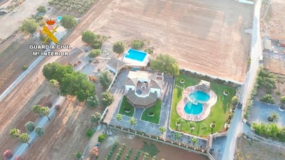 La lujosa finca en la que vivía el líder detenido en la Operación Panecito, en Lebrija.