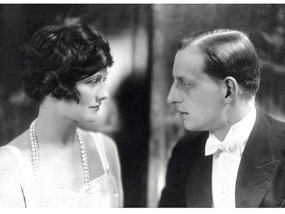 Gabrielle Coco Chanel y el Gran Duque Dmitri Pávlovich de Rusia, en 1920. Hay amores que salen rana, pero el dios del 'networking' escribe sobre renglones torcidos.