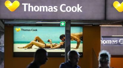 Un cartel publicitario de la empresa británica Thomas Cook. EFE/ Armando Babani/Archivo