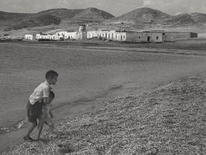 Las fotografías que tomó Vicente Aranda en la Almería de Goytisolo