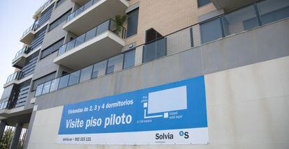 Promoci&oacute;n de viviendas del Banco Sabadell en la playa de San Juan de Alicante. 