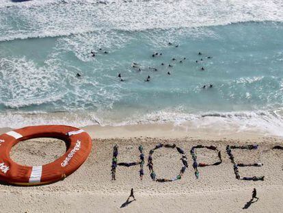 Protesta de Greenpeace durante la cumbre del clima de Canc&uacute;n de 2010.