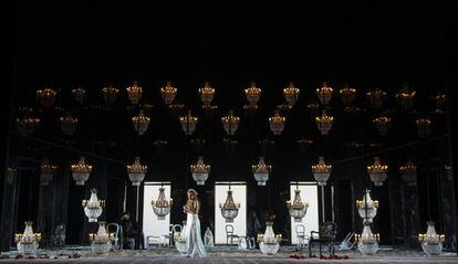 La escenografía de 'I puritani' en el Teatro Real es obra de Daniel Bianco.