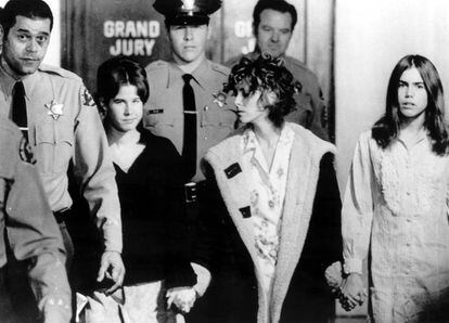 Varias de las chicas de La familia Manson durante el juicio por los asesinatos cometidos por la secta.