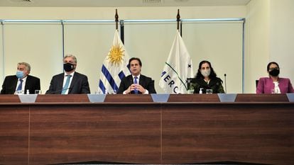 El presidente de Uruguay, Luis Lacalle Pou, y varios de sus ministros participan de la cumbre de presidentes de Mercosur celebrada este jueves de manera virtual,
