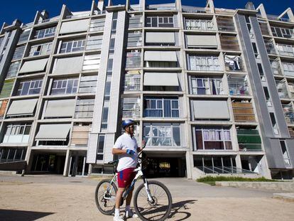 El precio medio de la vivienda nueva y usada se ha situado en 1.433 euros por metro cuadrado en 2015.