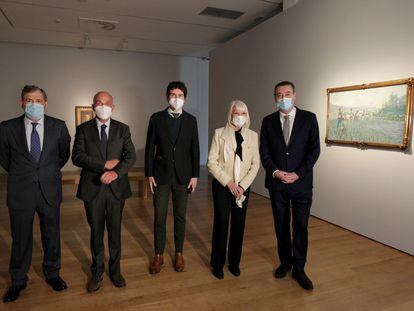 Miguel Zugaza (derecha), director del Bellas Artes de Bilbao, junto a personalidades en la presentación de la donación de tres nuevas obras de arte vasco.