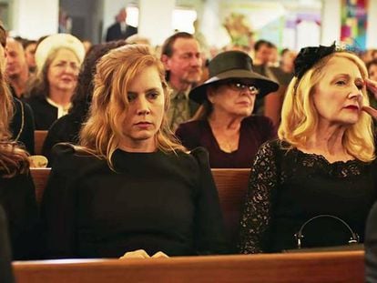 Elizabeth Perkins, Amy Adams y Patricia Clarkson, en 'Heridas abiertas'.