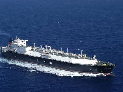 Un buque metanero cargado con gas natural licuado, navegando hacia España en septiembre de 2019.