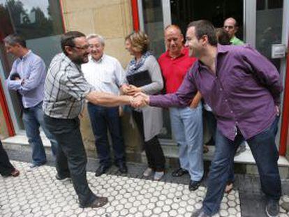 Representantes de Aralar, Bildu y la izquierda 'abertzale', esta mañana en San Sebastián.