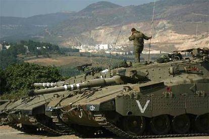 Un tanque del Ejército israelí preparado para atacar a las milicias de Hezbolá