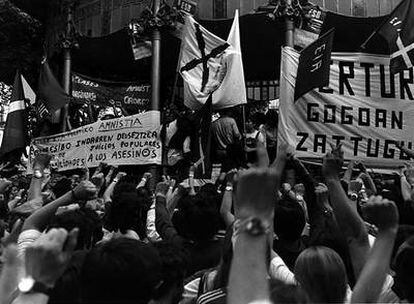 Protesta en San Sebastián, en 1977, por la desaparición del miembro de ETA Político-militar, Eduardo Moreno Bergaretxe, <i>Pertur</i>.
