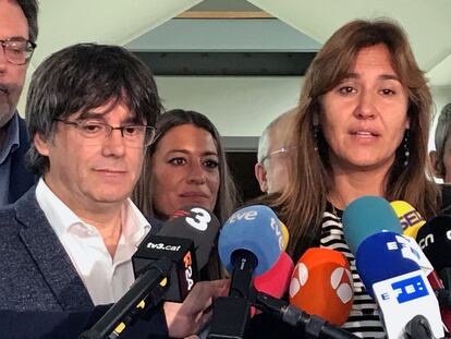 Carles Puigdemont y Laura Borràs en un acto de campaña en Waterloo.