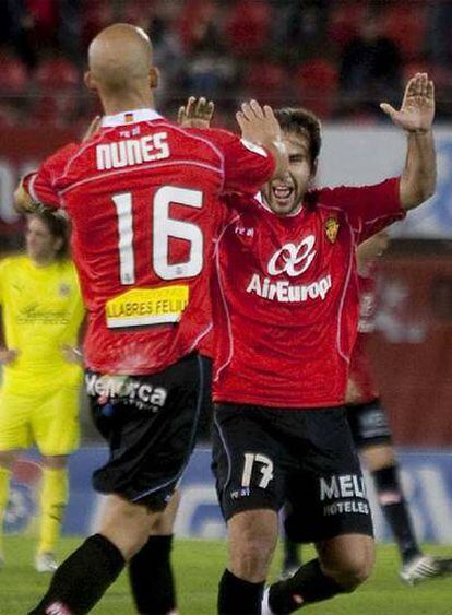 Nunes celebra su gol con Ayoze.