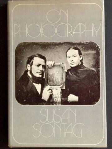 Portada de la primera edició d''On photography', de Susan Sontag.