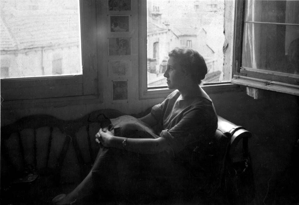 Esperanza Parada en su estudio de la calle Béjar en fotos sin datar.