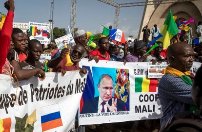 Una manifestación de malienses en apoyo de Rusia durante el 60 aniversario de la independencia de la República de Mali, en septiembre de 2020.