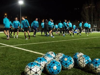 Entrenamiento del FC Andorra en las instalaciones del Camp d’Esports Prada de Moles.